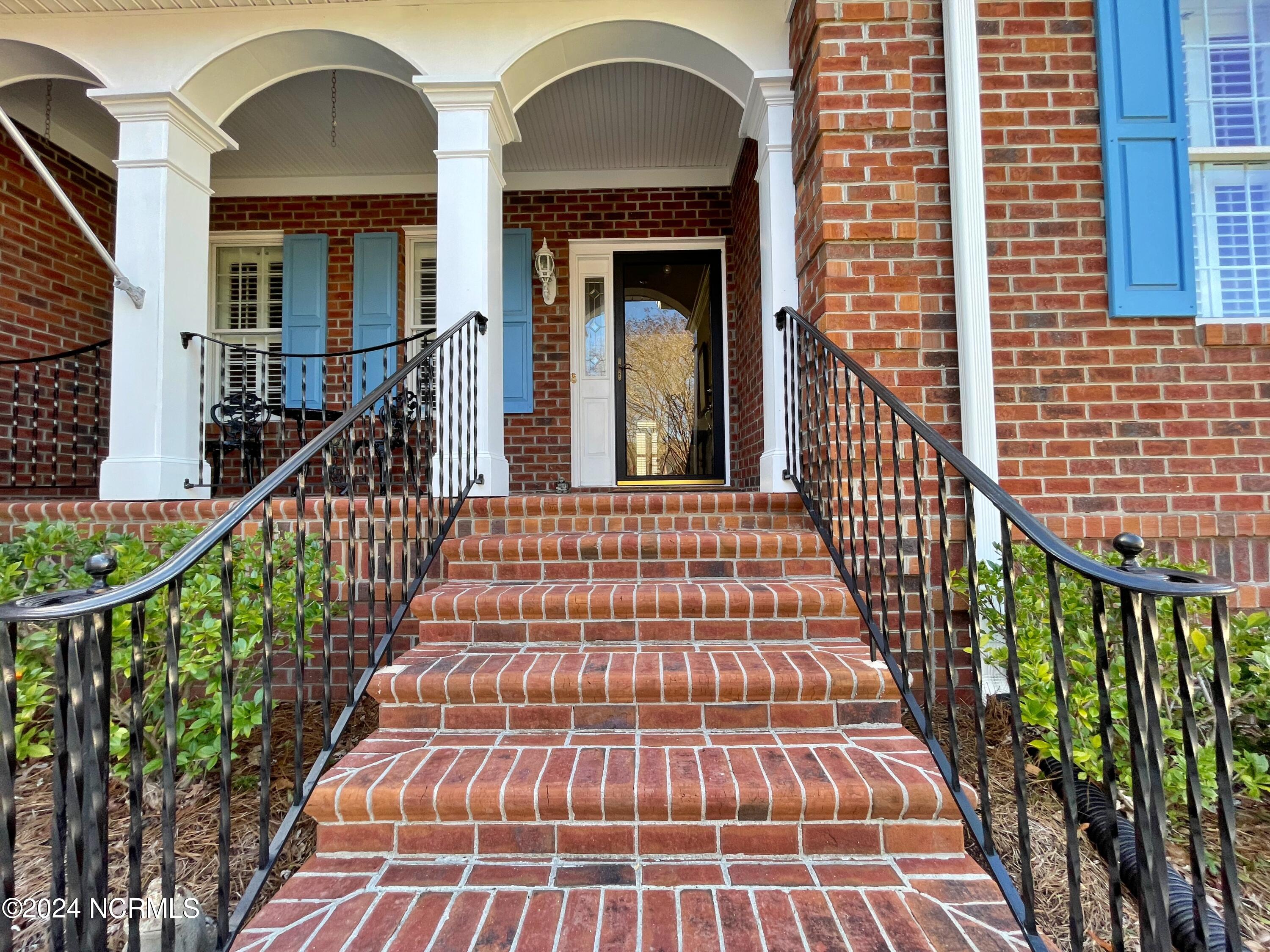 214 Nydegg Road New Bern, NC 28562 - Photo 3 of 76 IMPRESSIVE APPROACH