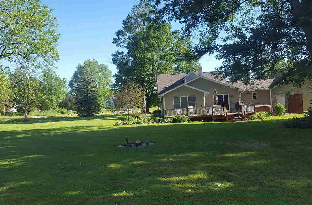 10075 Carpenter Road Flushing, MI 48433 - Photo 2 of 49 21306127-1.JPG