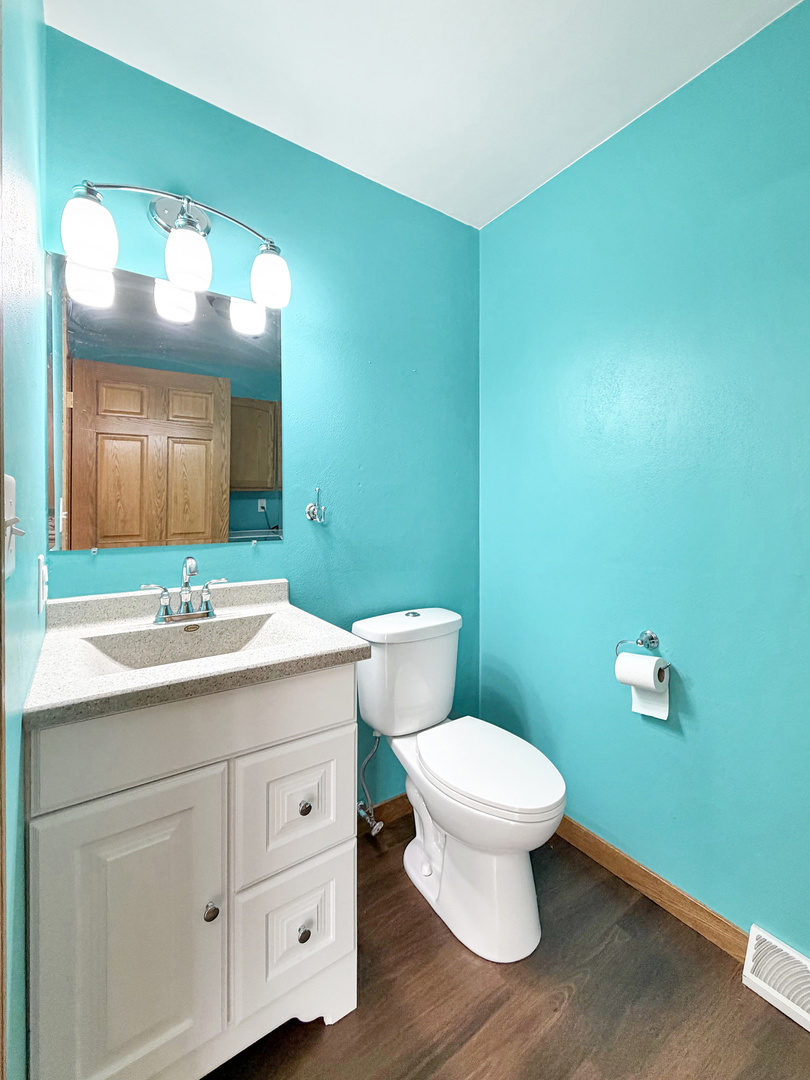 1419 Finch Street Freeport, IL 61032 - Photo 13 of 30 a bathroom with a toilet sink and mirror