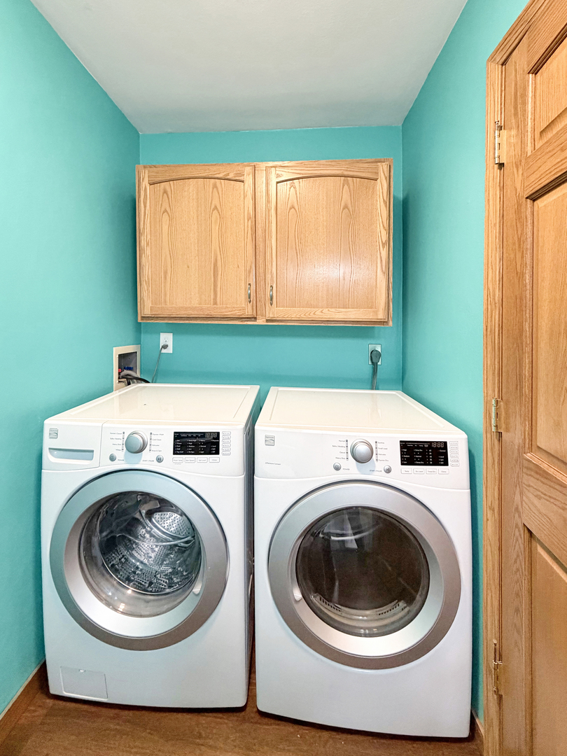 1419 Finch Street Freeport, IL 61032 - Photo 14 of 30 a utility room with dryer and washer