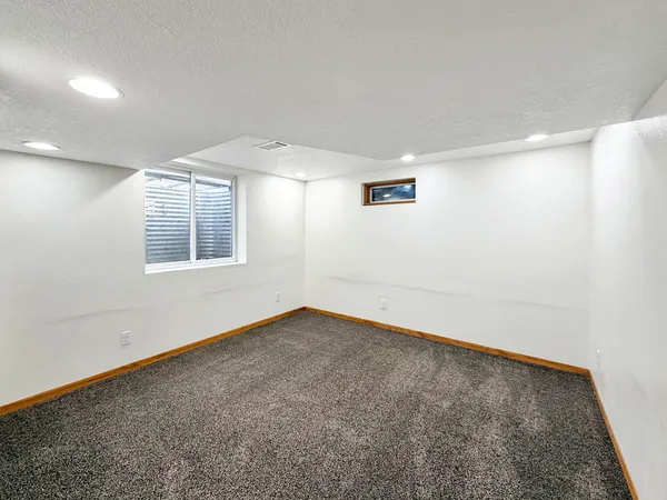 $250,000 | 1419 Finch Street, Freeport, IL 61032