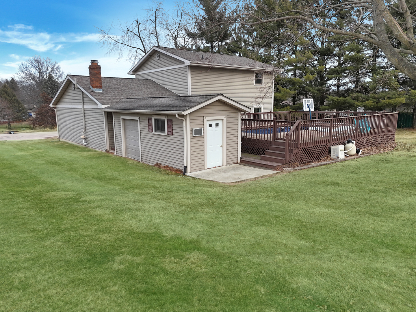 1419 Finch Street Freeport, IL 61032 - Photo 27 of 30 a front view of house with yard and green space