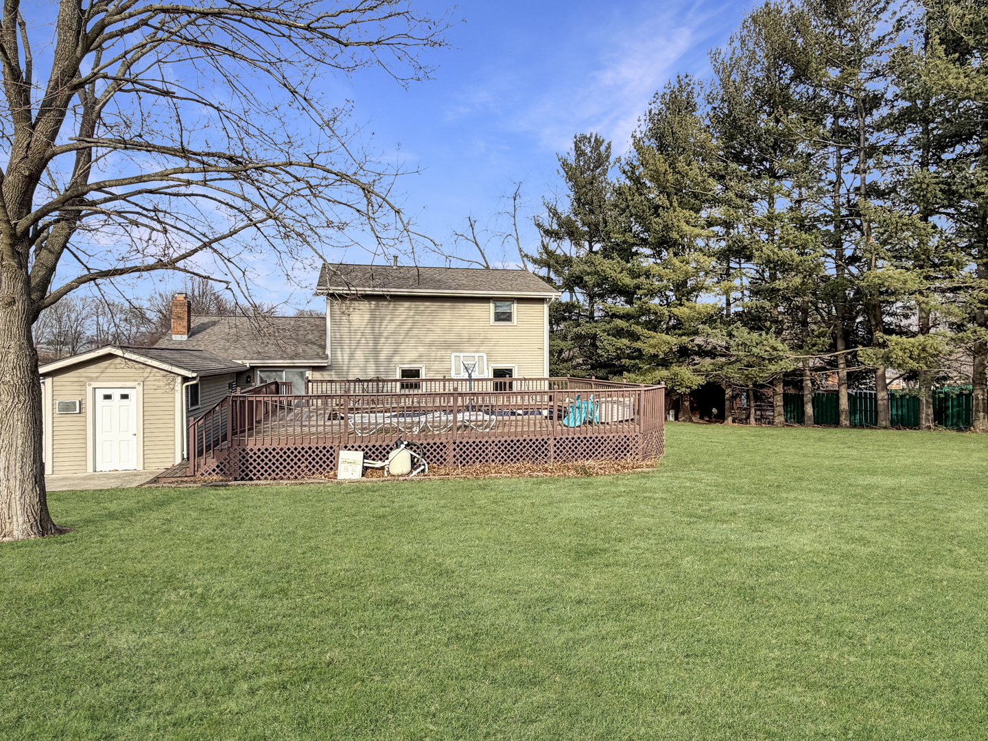 1419 Finch Street Freeport, IL 61032 - Photo 4 of 30 a view of a house with a yard
