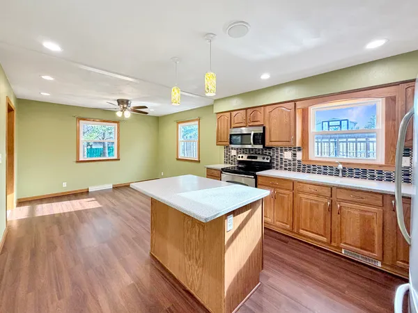 $250,000 | 1419 Finch Street, Freeport, IL 61032