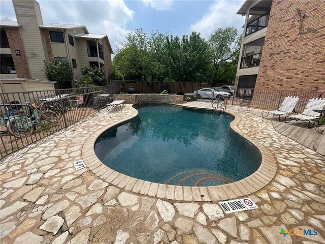 $1,225 | 421 West San Antonio Street, San Marcos, TX 78666