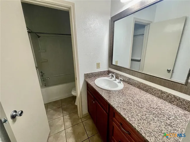 $1,225 | 421 West San Antonio Street, San Marcos, TX 78666