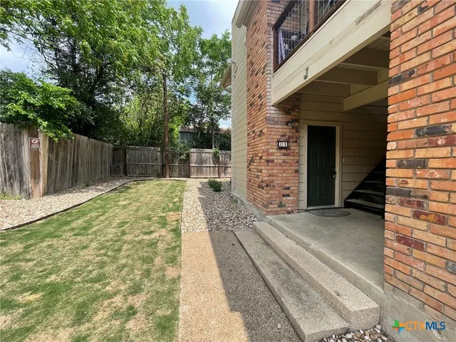 $1,225 | 421 West San Antonio Street, San Marcos, TX 78666