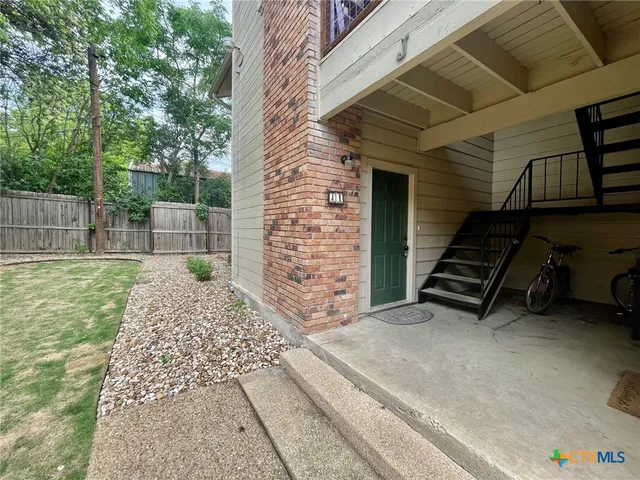 $1,225 | 421 West San Antonio Street, San Marcos, TX 78666