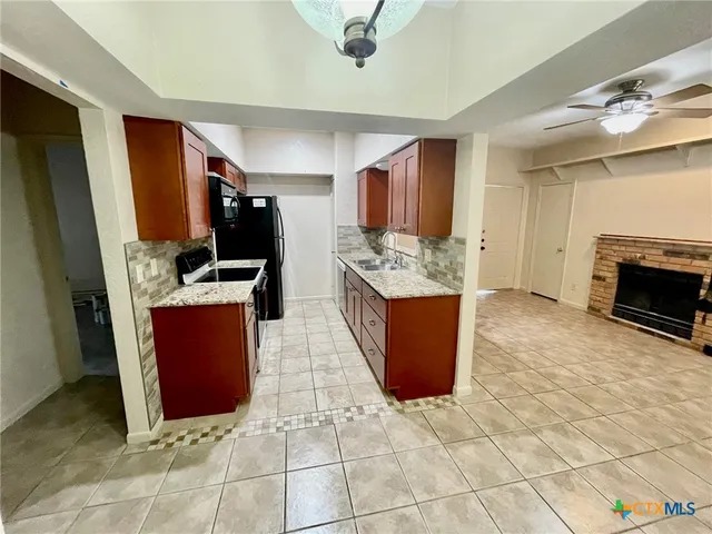 $1,225 | 421 West San Antonio Street, San Marcos, TX 78666