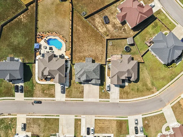 $515,000 | 323 Bluebriar Trace, Clarksville, TN 37043