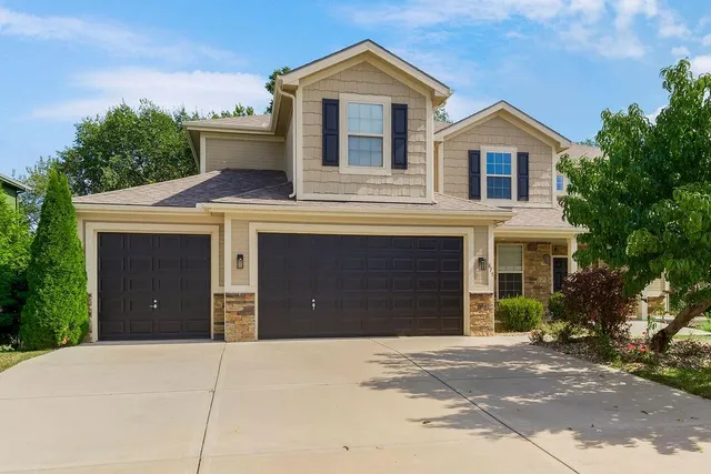 $580,000 | 875 Clearview Drive, Lansing, KS 66043