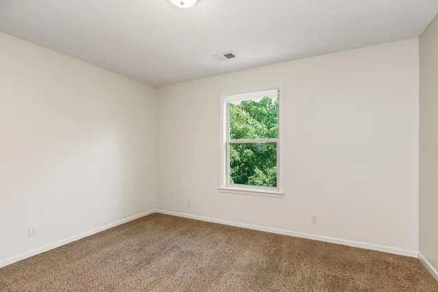 $580,000 | 875 Clearview Drive, Lansing, KS 66043