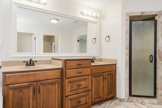 $580,000 | 875 Clearview Drive, Lansing, KS 66043