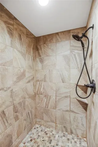 $580,000 | 875 Clearview Drive, Lansing, KS 66043