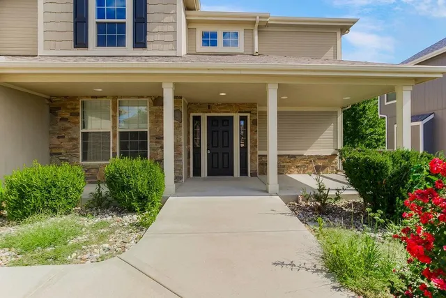 $580,000 | 875 Clearview Drive, Lansing, KS 66043