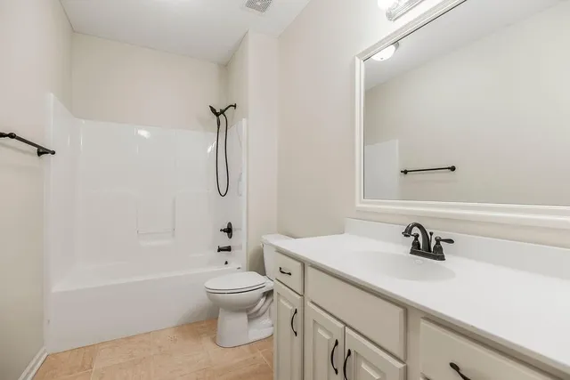 $580,000 | 875 Clearview Drive, Lansing, KS 66043