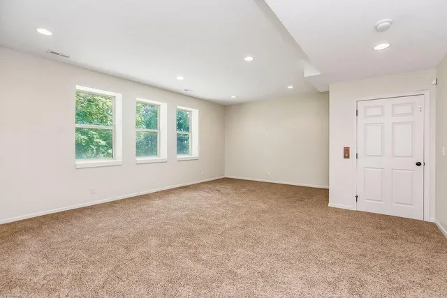 $580,000 | 875 Clearview Drive, Lansing, KS 66043