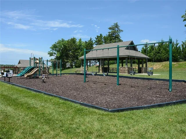 $580,000 | 875 Clearview Drive, Lansing, KS 66043