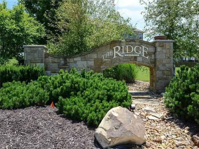 $580,000 | 875 Clearview Drive, Lansing, KS 66043