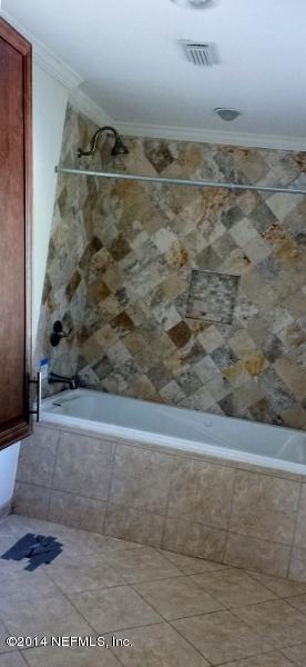 2788 Amelia Road Fernandina Beach, FL 32034 - Photo 7 of 10 MASTERBATH