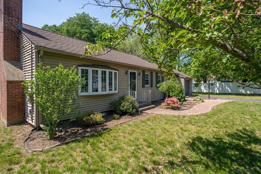 22 Jeffrey Road Springfield, MA 01119 - Photo 4 of 36 Gallery Image 4