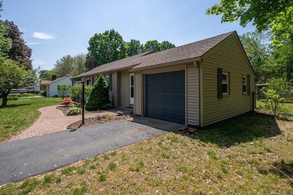 22 Jeffrey Road Springfield, MA 01119 - Photo 5 of 36 Gallery Image 5