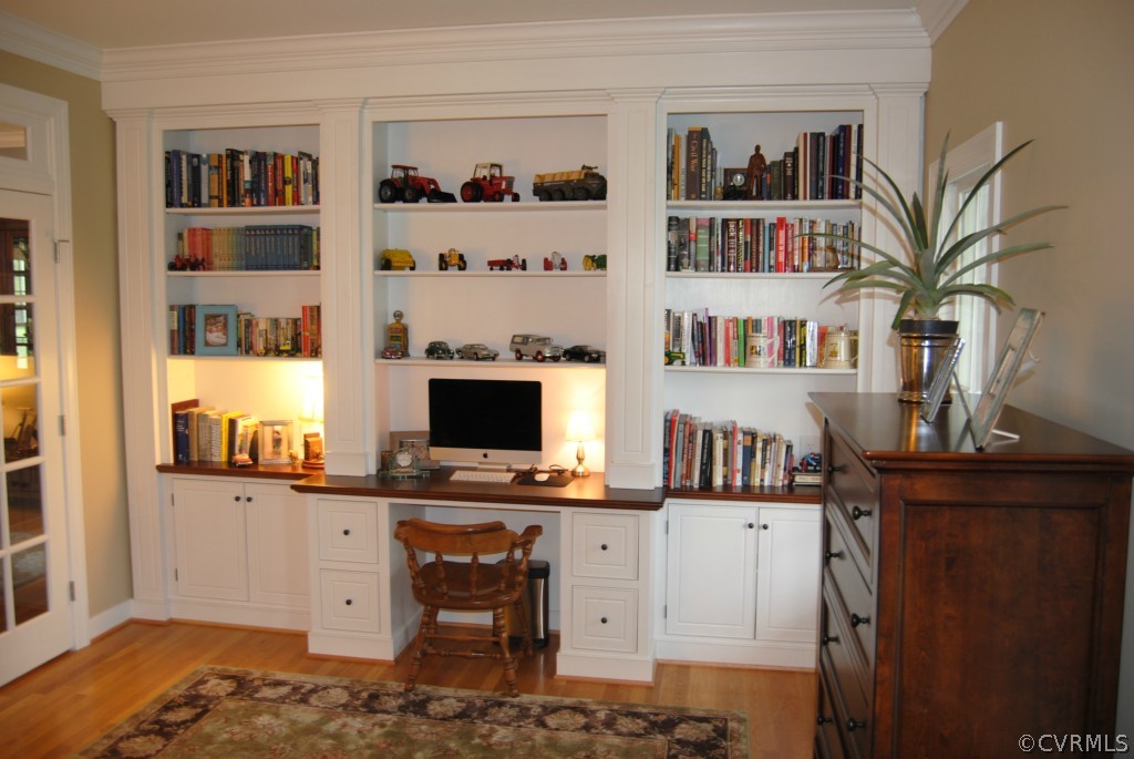 472 Three Chopt Road Manakin-Sabot, VA 23103 - Photo 9 of 23 a workspace with furniture and book shelf