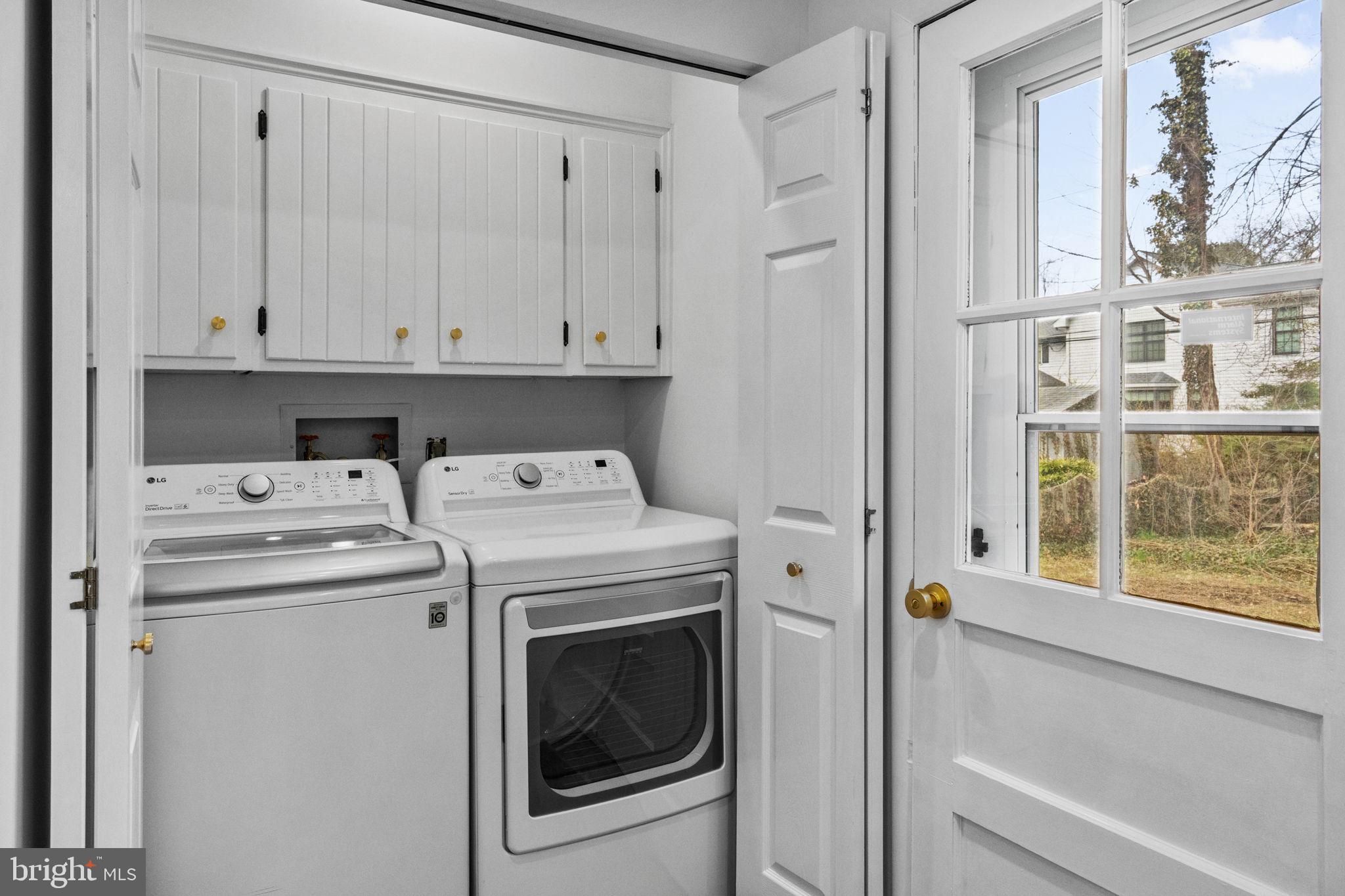 2529 Raven Road Wilmington, DE 19810 - Photo 45 of 80 a utility room with dryer and washer