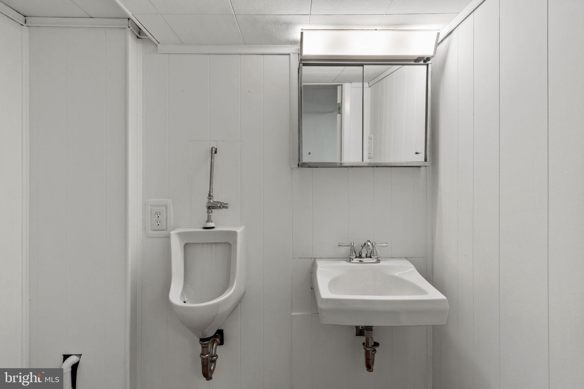 2529 Raven Road Wilmington, DE 19810 - Photo 72 of 80 a bathroom with a toilet a sink and mirror