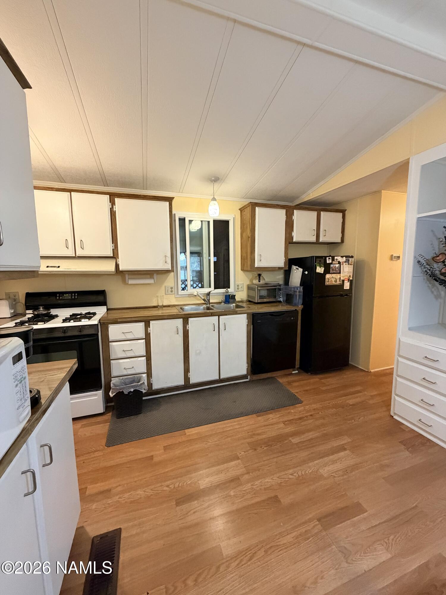 2401 West Rte 66, Unit 43 Flagstaff, AZ 86001 - Photo 8 of 20 kitchen
