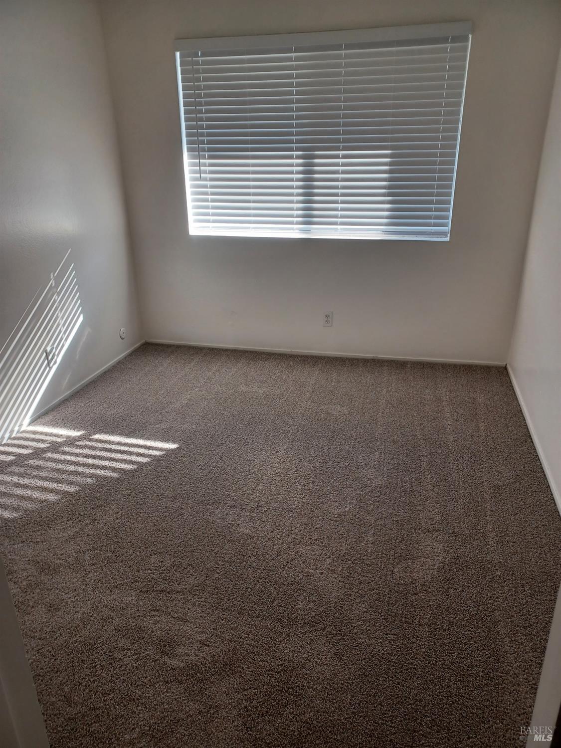 1955 Grande Circle, Unit O Fairfield, CA 94533 - Photo 4 of 7 an empty room with windows