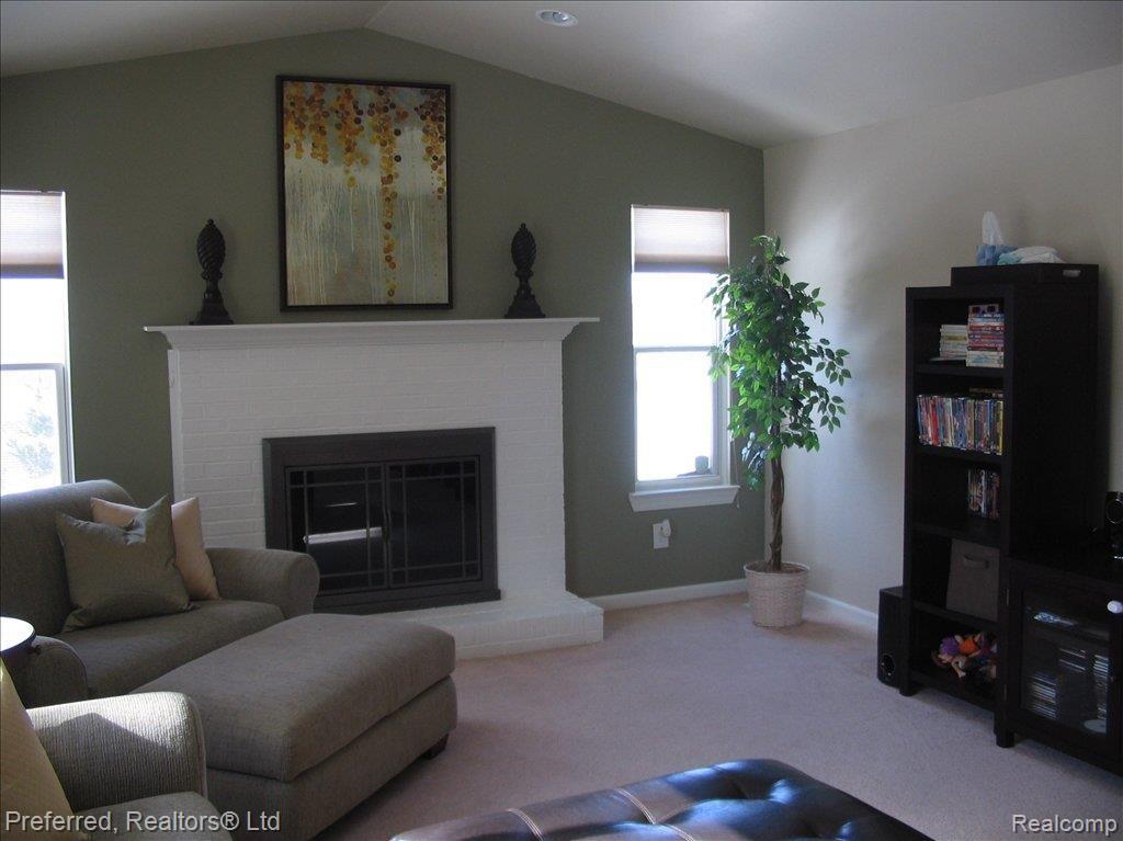 925 Ridgeview Circle Lake Orion, MI 48362 - Photo 5 of 24 FAMILY ROOM