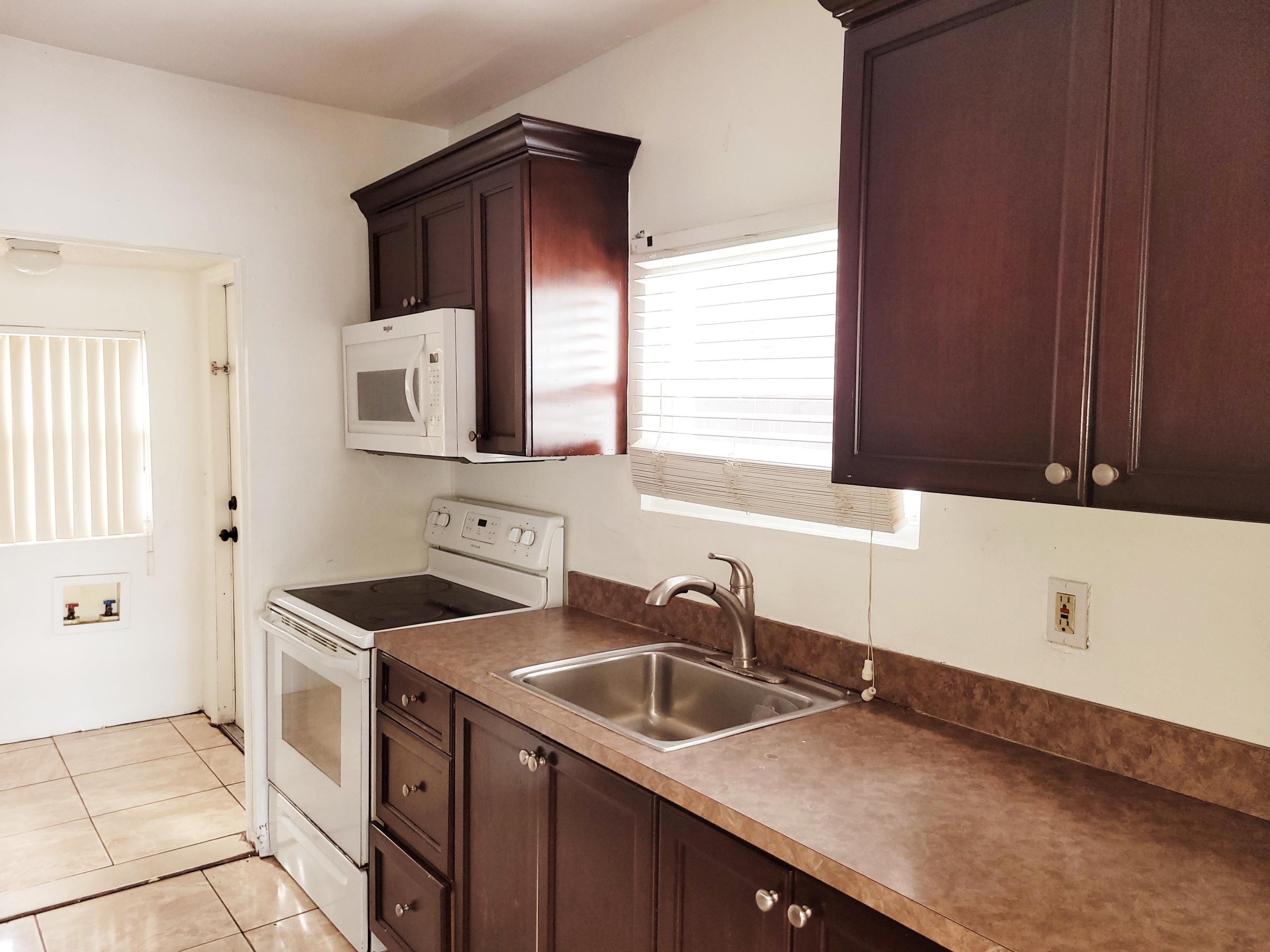 522 Colonial Road West Palm Beach, FL 33405 - Photo 8 of 19 20201114_081231