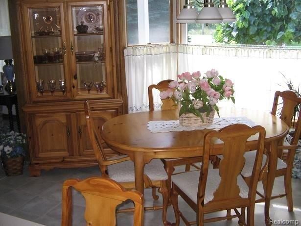 22 West Predmore Road Oakland, MI 48363 - Photo 8 of 16 dining area.JPG