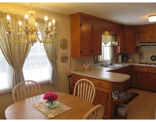 18 Mary Coburn Road Springfield, MA 01129 - Photo 5 of 25 a dining room with furniture and window