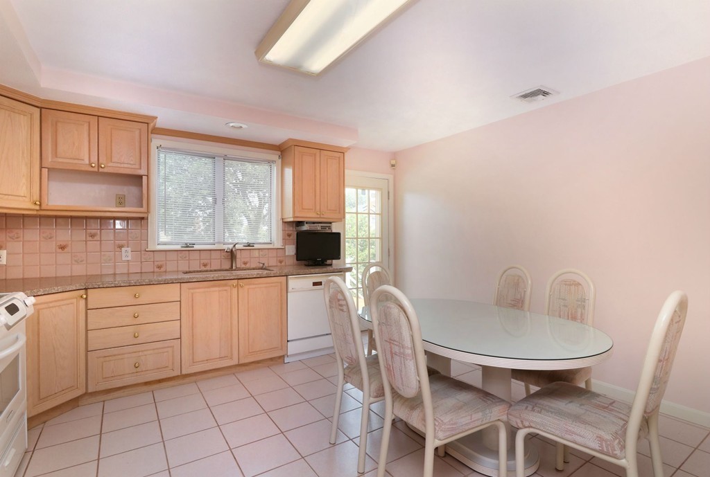41 Feeney Road Norwood, MA 02062 - Photo 4 of 28 Gallery Image 4