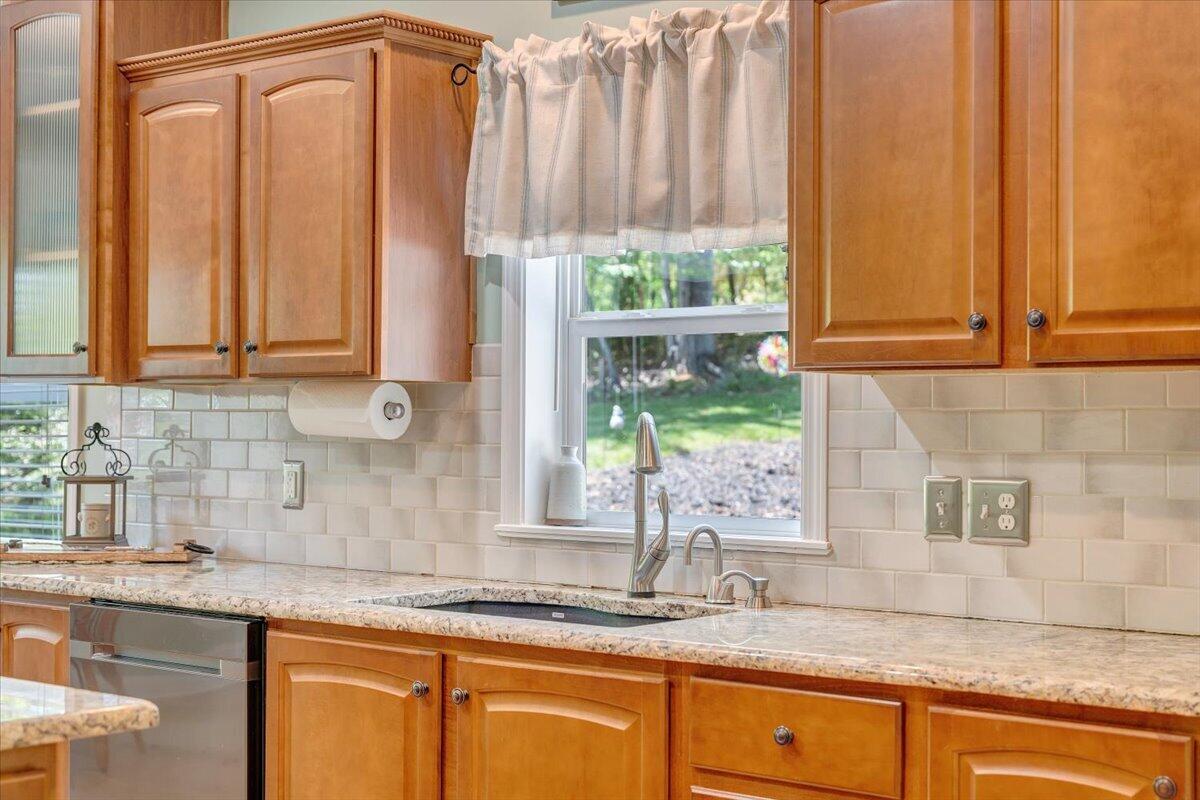 59 Camp Road Moneta, VA 24121 - Photo 10 of 46 Solid cabinets