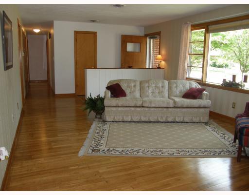 1396 Surrey Road Troy, OH 45373 - Photo 4 of 12 Gallery Image 4
