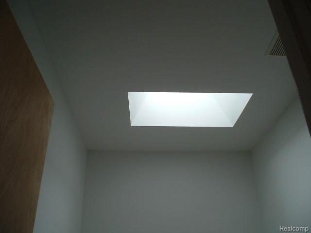 3654 South Merriman Road Wayne, MI 48184 - Photo 22 of 26 Master Bathroom Skylight
