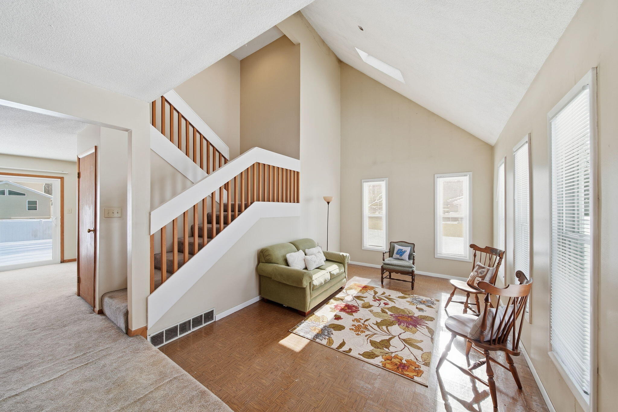 3357 Robinson Road Jackson, MI 49203 - Photo 4 of 26 living stairs