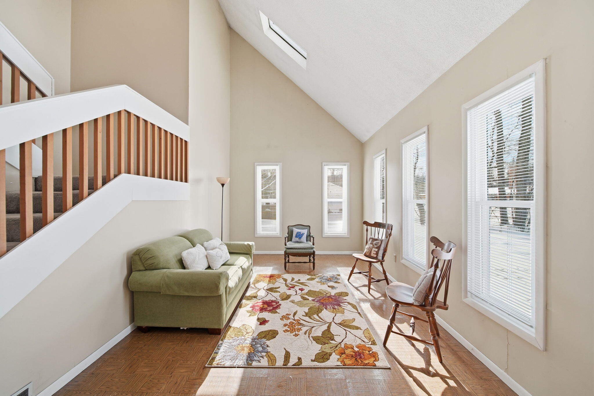 3357 Robinson Road Jackson, MI 49203 - Photo 5 of 26 living room