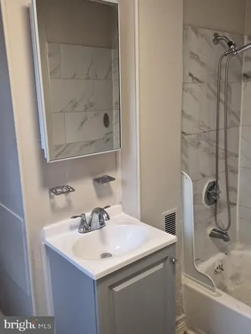 $2,400 | 206 Pennington Avenue, Unit 2, Trenton, NJ 08618