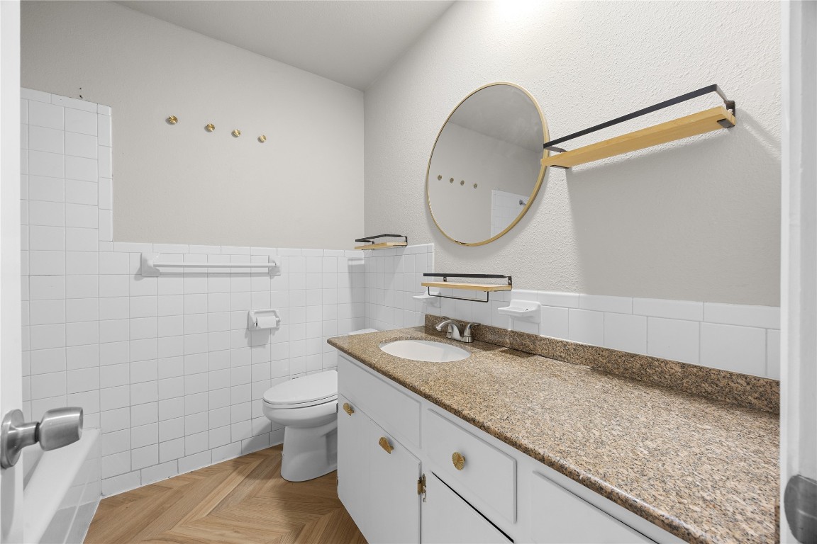 11714 Buckingham Road Austin, TX 78759 - Photo 23 of 35 Secondary bathroom with granite counters and elongated toilet.