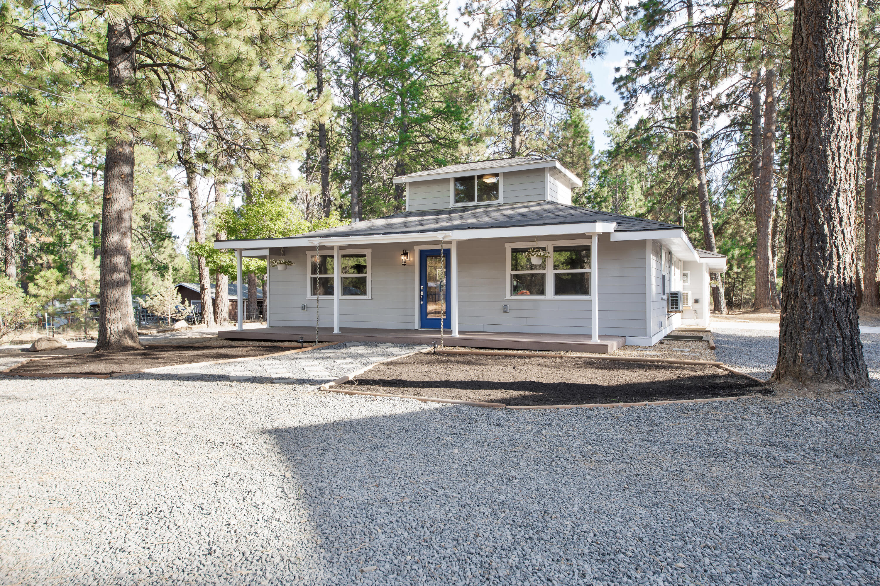 19341 Apache Road Bend, OR 97702 - Photo 3 of 28 front right