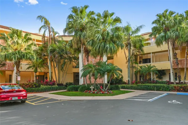 $355,000 | 7520 La Paz Boulevard, Unit 306, Boca Raton, FL 33433