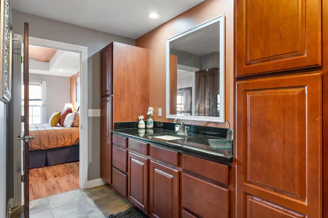 a en suite bathroom with a sink and a mirror