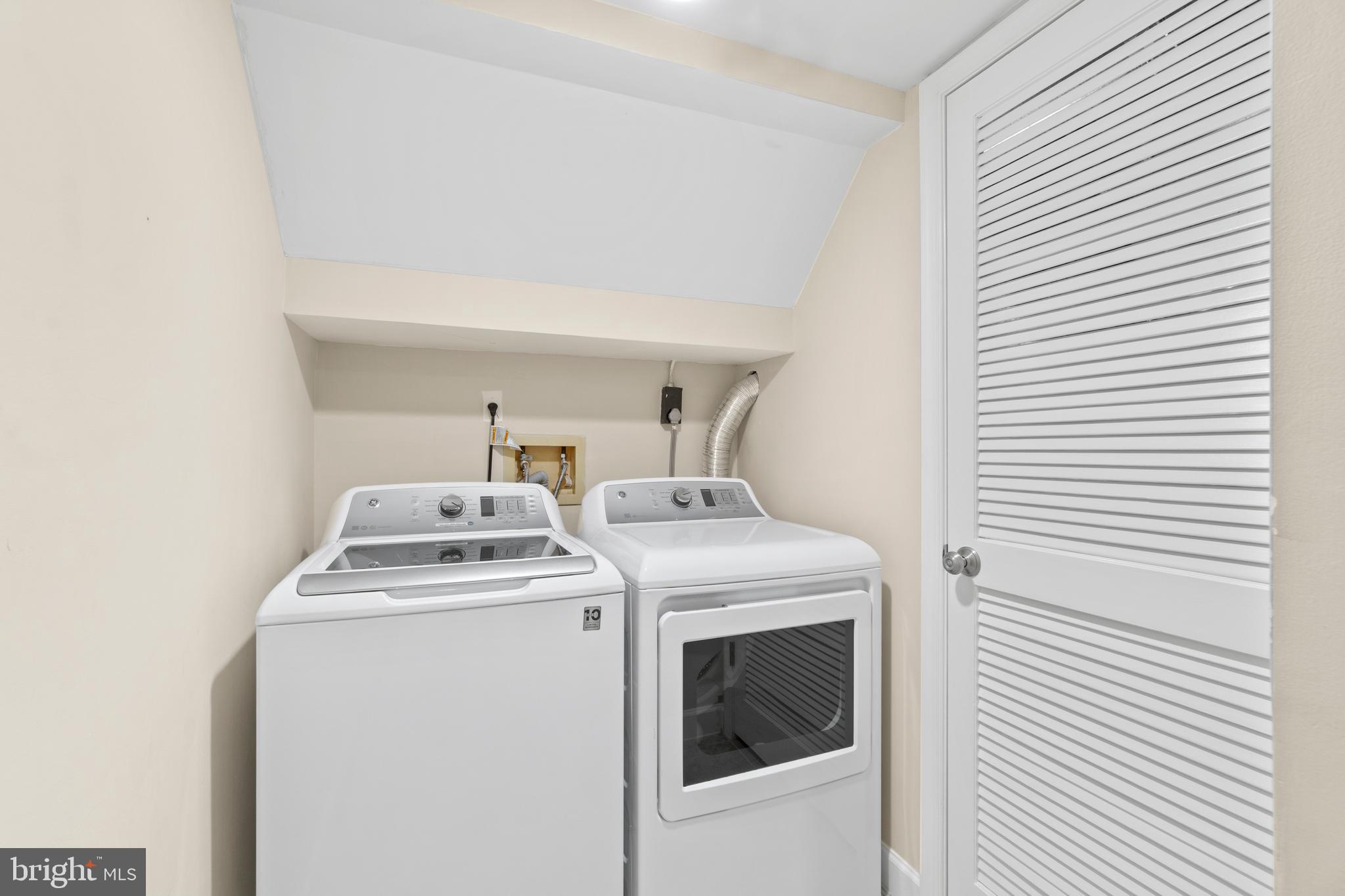47572 Comer Square Sterling, VA 20165 - Photo 25 of 40 Separate laundry room