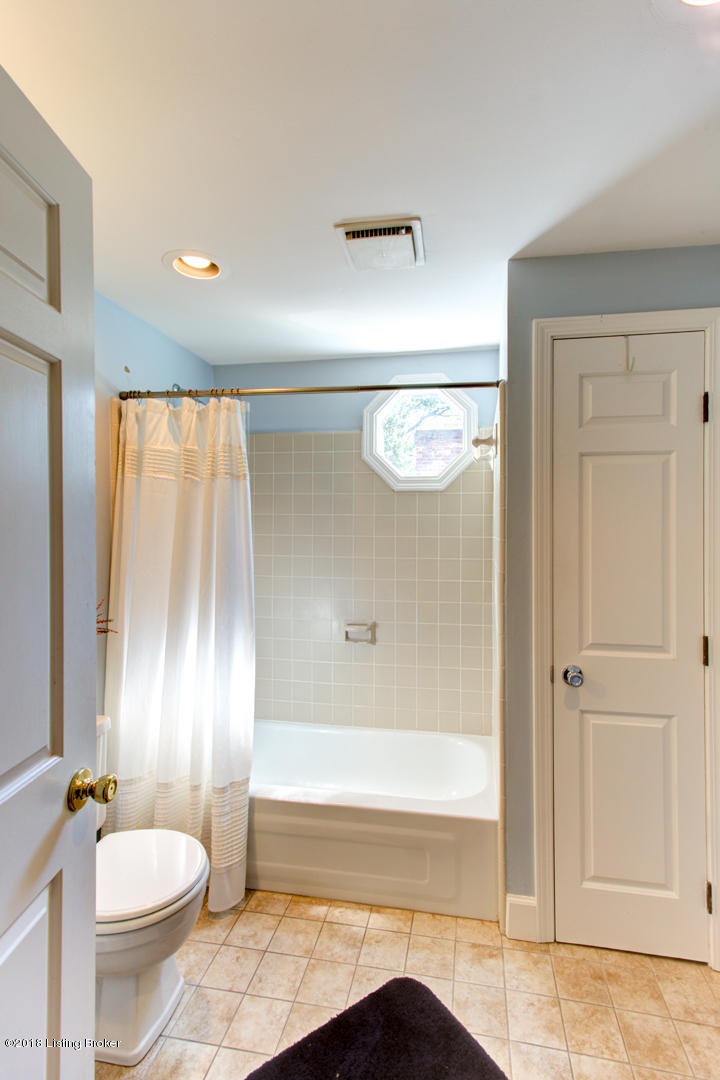 220 Brunswick Road Louisville, KY 40207 - Photo 19 of 28 Upstairs Full Bath, View 2