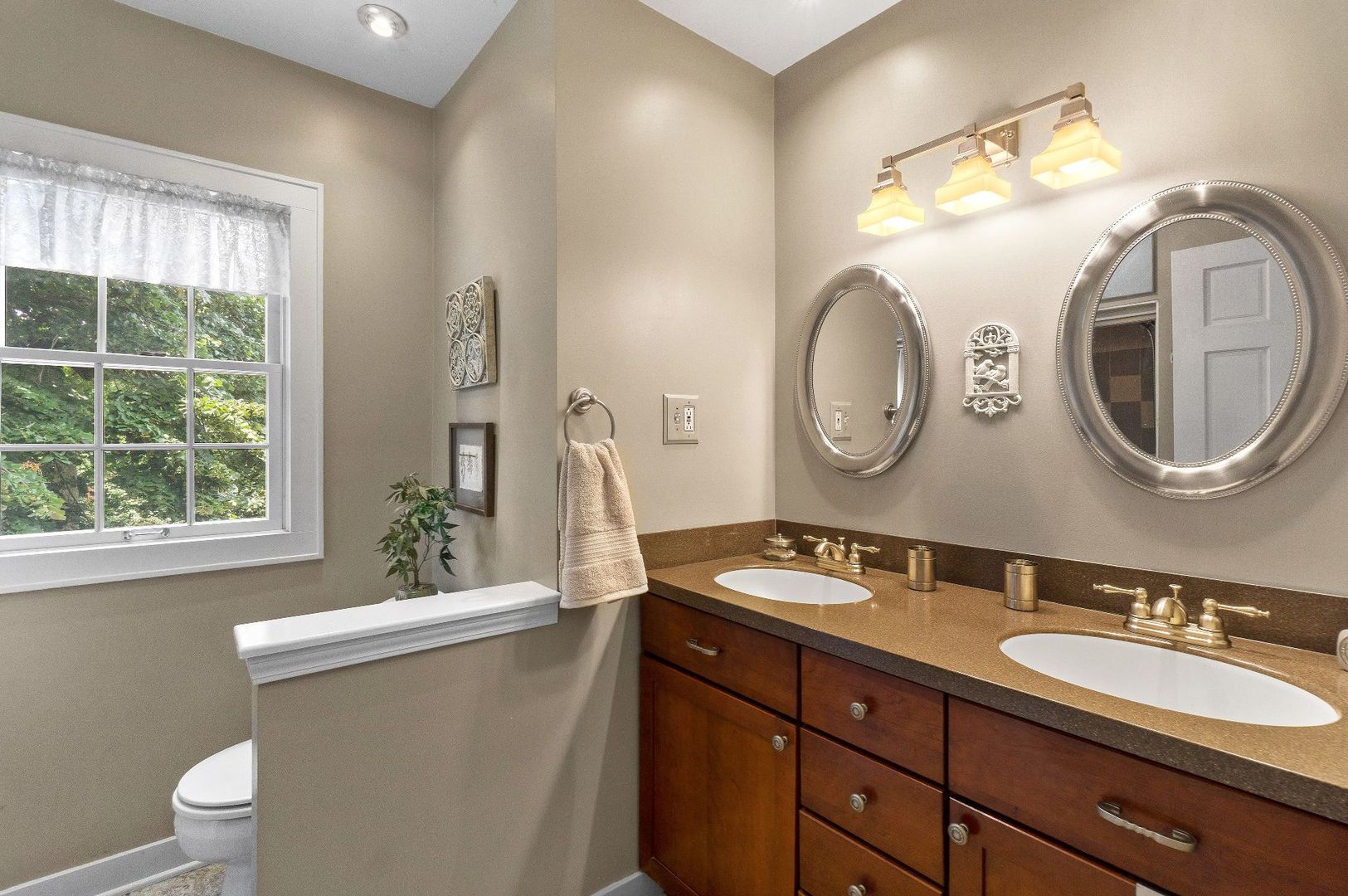 736 Leesley Road Riverside, IL 60546 - Photo 12 of 33