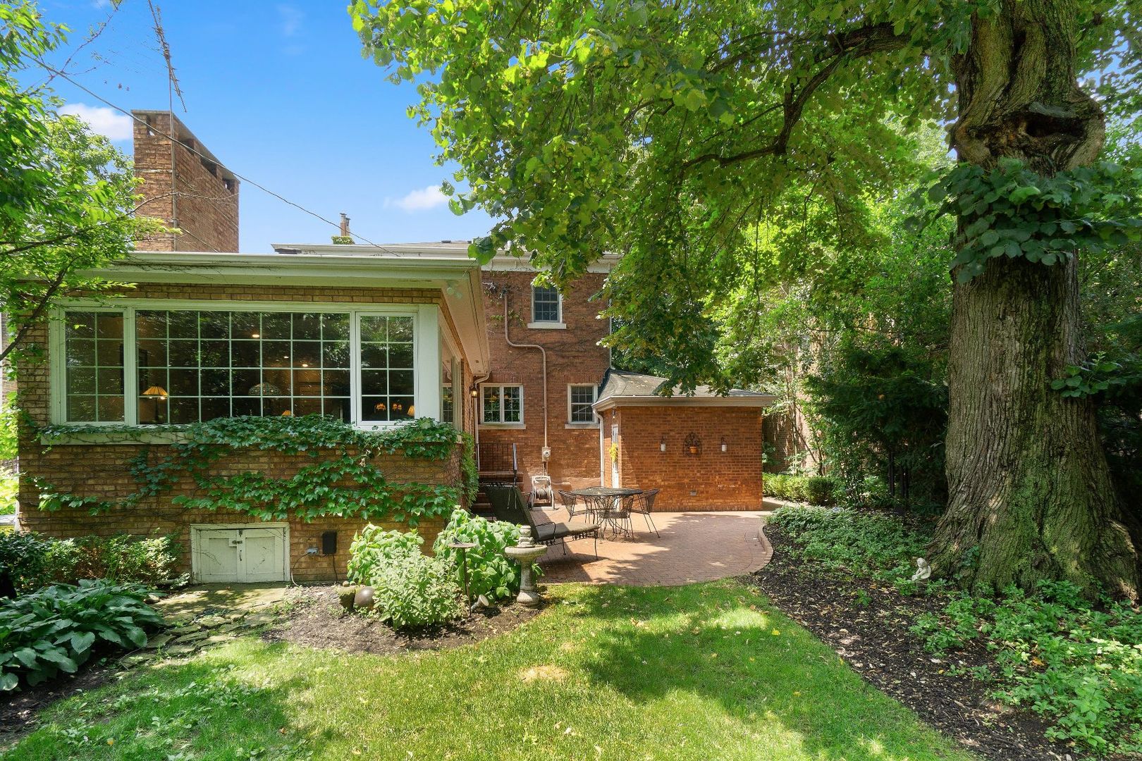 736 Leesley Road Riverside, IL 60546 - Photo 18 of 33